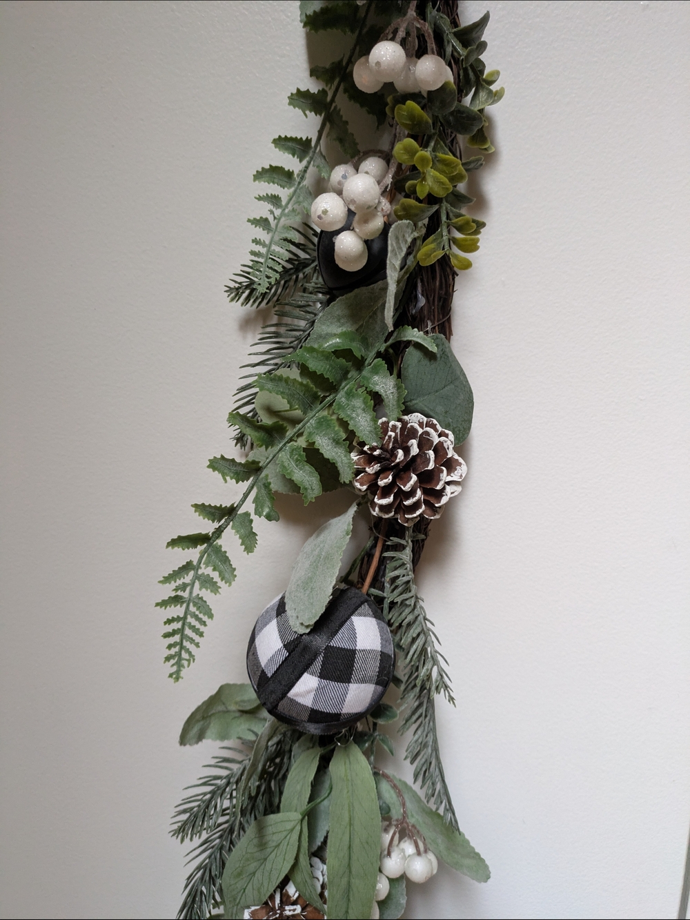 NWT Rustic Black & White Buffalo Check Holiday Grapevine Garland- At home